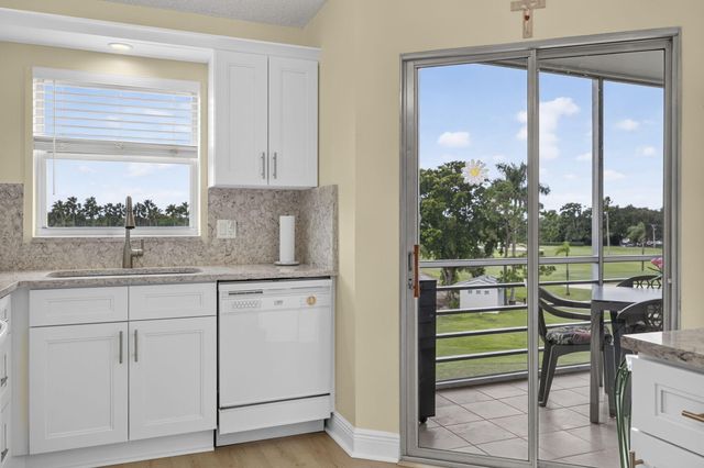 3871 Via Poinciana 407, Lake Worth, FL 33467