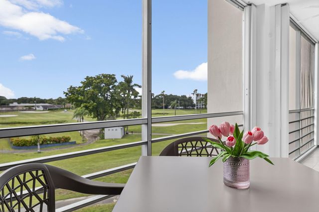 3871 Via Poinciana 407, Lake Worth, FL 33467