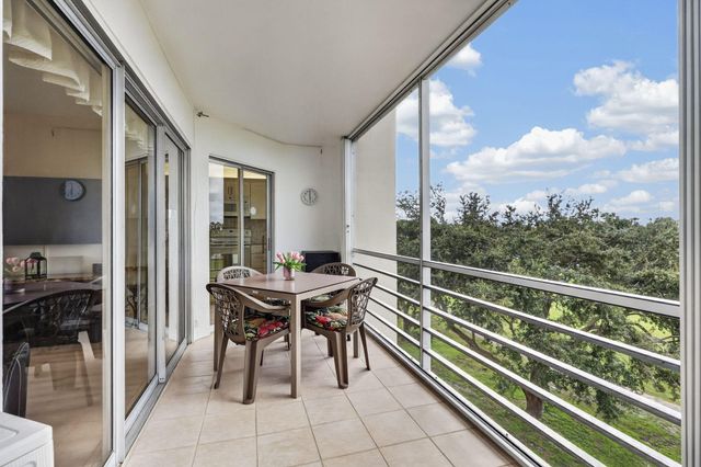 3871 Via Poinciana 407, Lake Worth, FL 33467