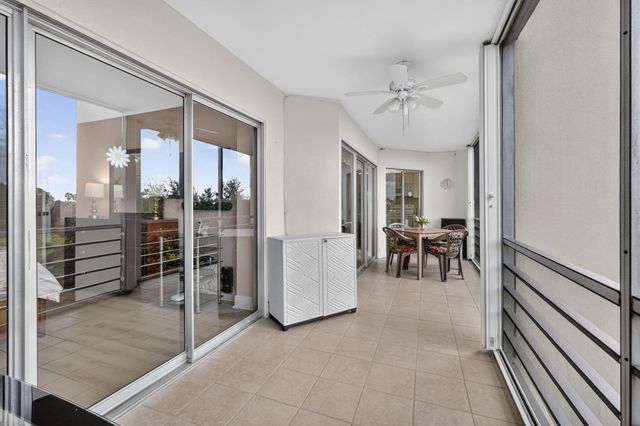 3871 Via Poinciana 407, Lake Worth, FL 33467