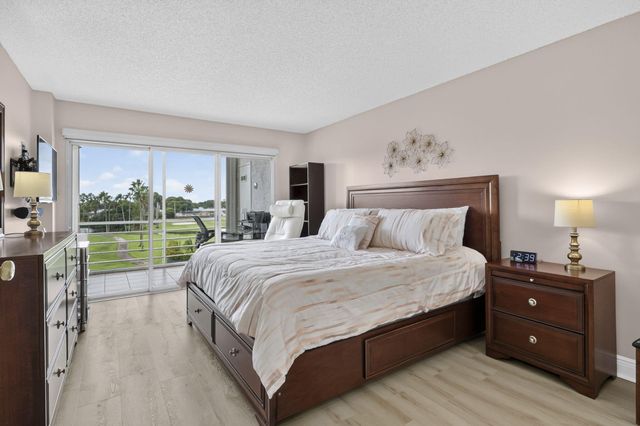 3871 Via Poinciana 407, Lake Worth, FL 33467