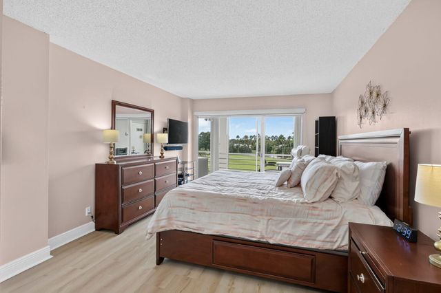 3871 Via Poinciana 407, Lake Worth, FL 33467