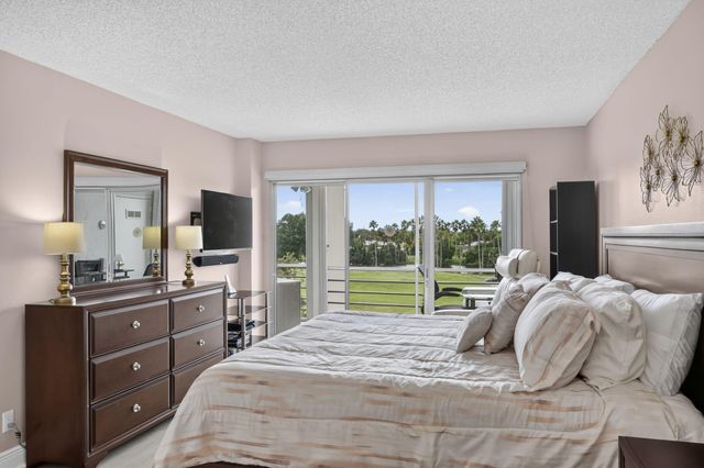 3871 Via Poinciana 407, Lake Worth, FL 33467