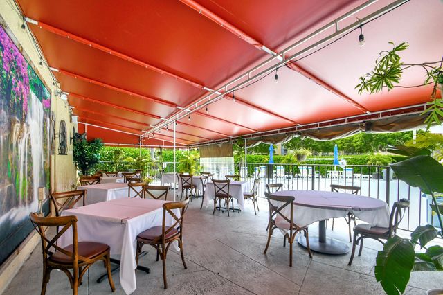 3871 Via Poinciana 407, Lake Worth, FL 33467
