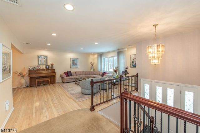 15 Alba Pl, Parsippany-troy Hills Twp., NJ 07054