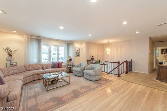 15 Alba Pl, Parsippany-troy Hills Twp., NJ 07054