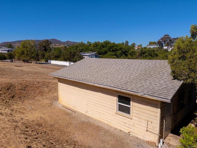 2260 Buena Creek Road, Vista, CA 92084