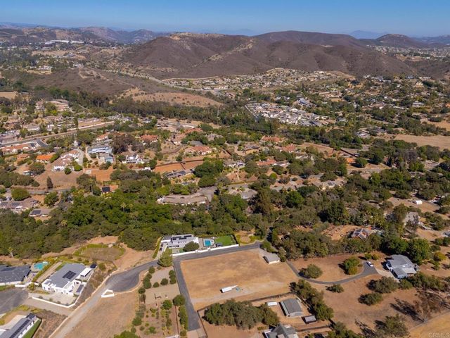 2260 Buena Creek Road, Vista, CA 92084