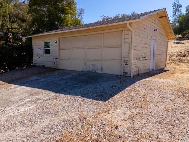 2260 Buena Creek Road, Vista, CA 92084