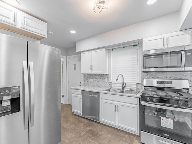 8252 S Calumet Avenue, Chicago, IL 60619