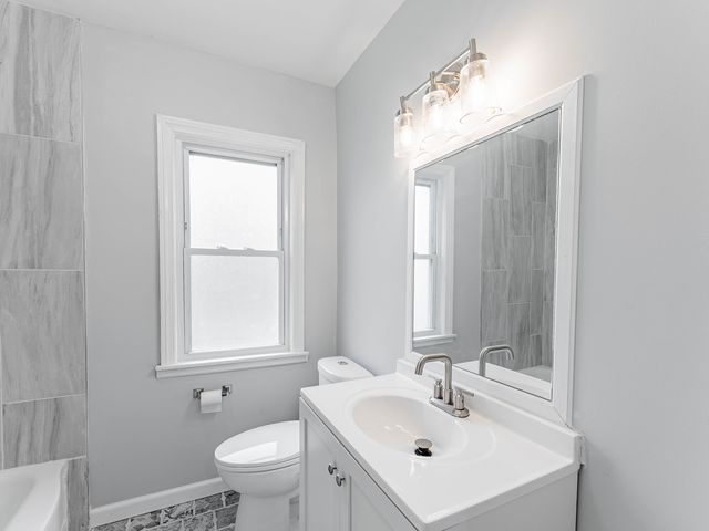 8252 S Calumet Avenue, Chicago, IL 60619