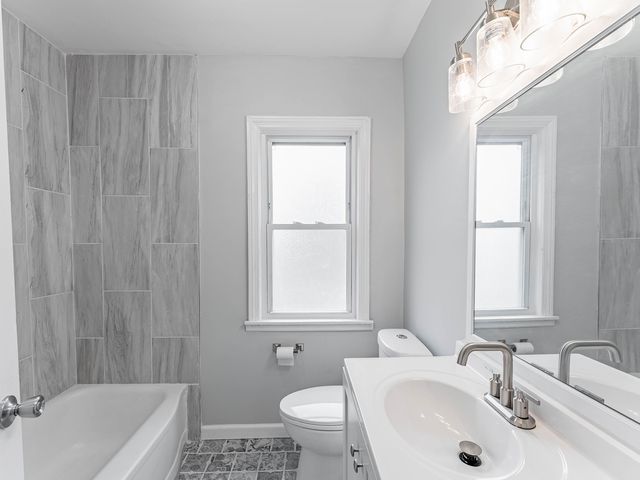 8252 S Calumet Avenue, Chicago, IL 60619