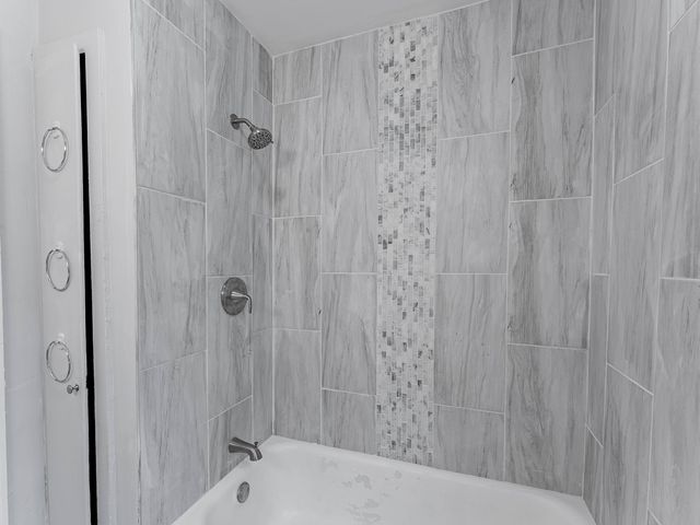 8252 S Calumet Avenue, Chicago, IL 60619