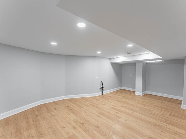 8252 S Calumet Avenue, Chicago, IL 60619