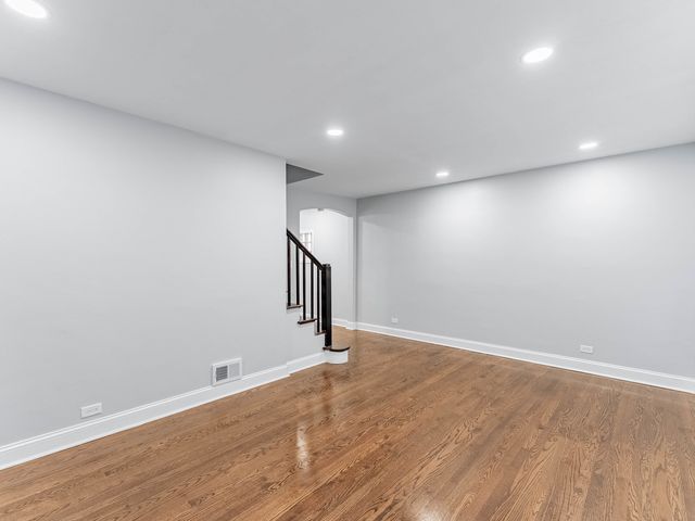 8252 S Calumet Avenue, Chicago, IL 60619