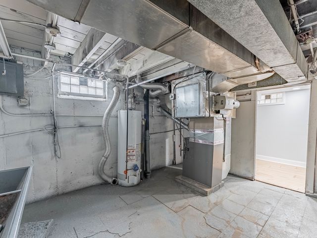 8252 S Calumet Avenue, Chicago, IL 60619