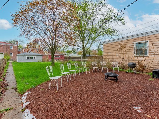 8252 S Calumet Avenue, Chicago, IL 60619