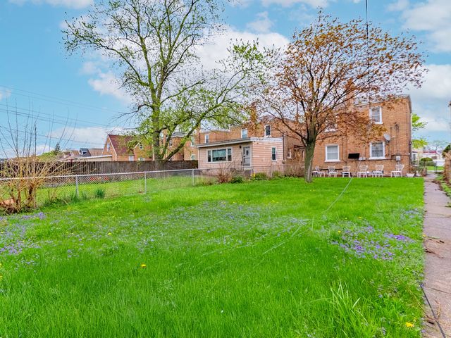 8252 S Calumet Avenue, Chicago, IL 60619