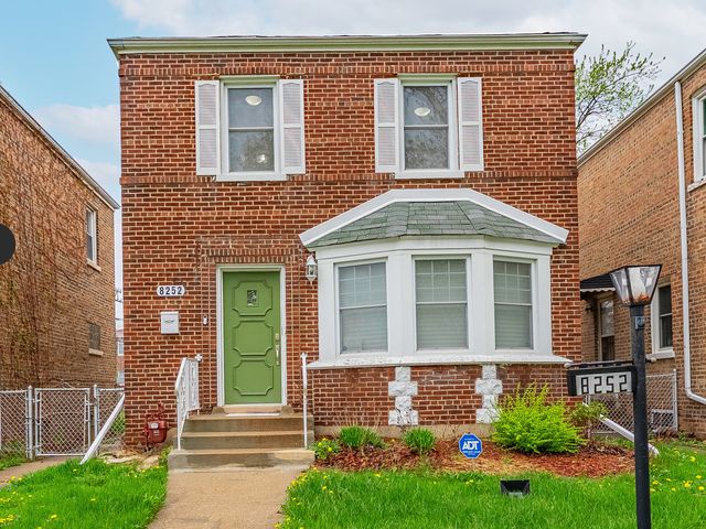 8252 S Calumet Avenue, Chicago, IL 60619