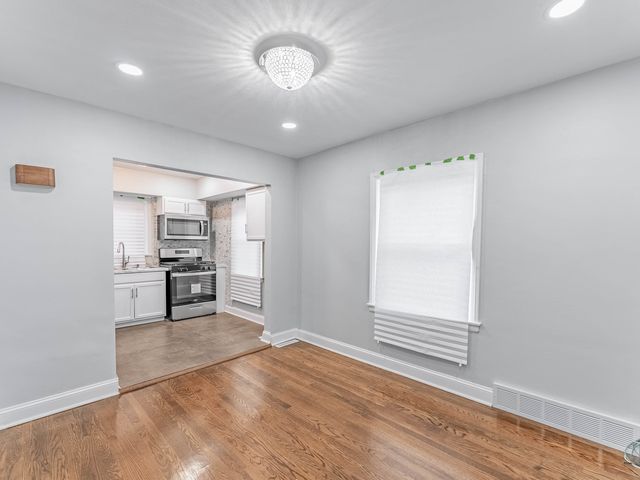 8252 S Calumet Avenue, Chicago, IL 60619