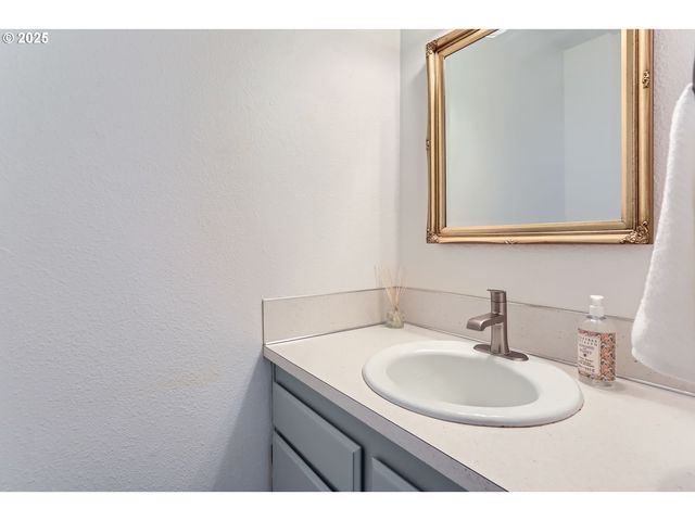 17822 Nw LAKEWAY Ct, Beaverton, OR 97006