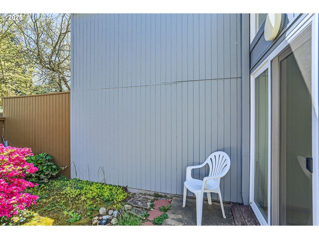 17822 Nw LAKEWAY Ct, Beaverton, OR 97006