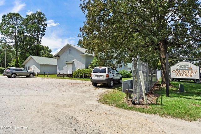 103 Top Tobacco Road, Lake Waccamaw, NC 28450