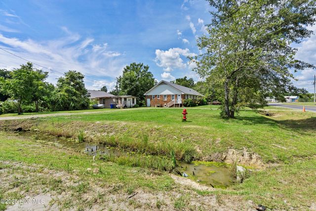 103 Top Tobacco Road, Lake Waccamaw, NC 28450