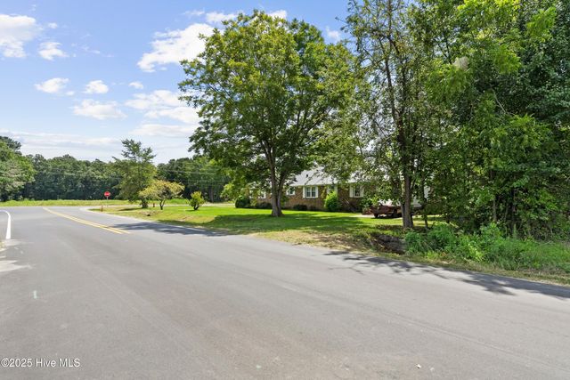 103 Top Tobacco Road, Lake Waccamaw, NC 28450