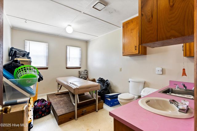 103 Top Tobacco Road, Lake Waccamaw, NC 28450