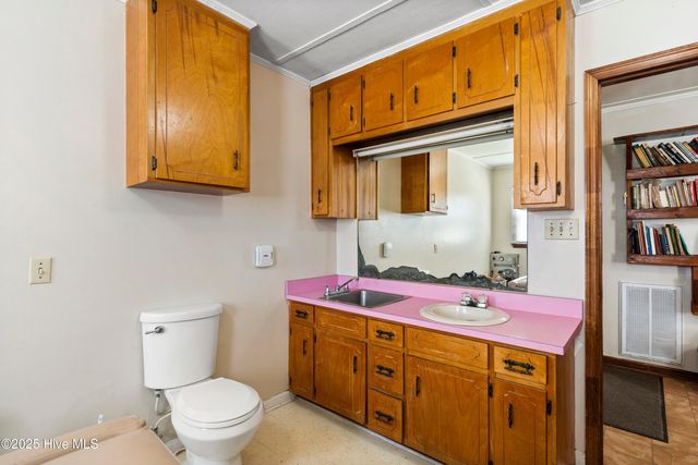 103 Top Tobacco Road, Lake Waccamaw, NC 28450