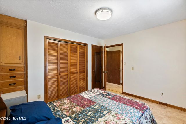 103 Top Tobacco Road, Lake Waccamaw, NC 28450