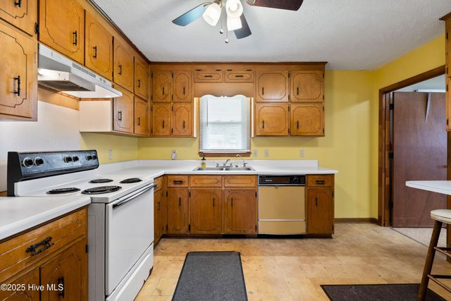 103 Top Tobacco Road, Lake Waccamaw, NC 28450