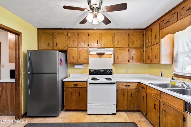 103 Top Tobacco Road, Lake Waccamaw, NC 28450