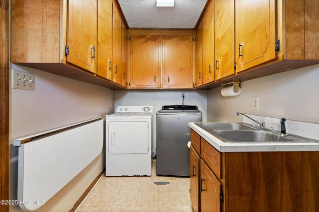 103 Top Tobacco Road, Lake Waccamaw, NC 28450