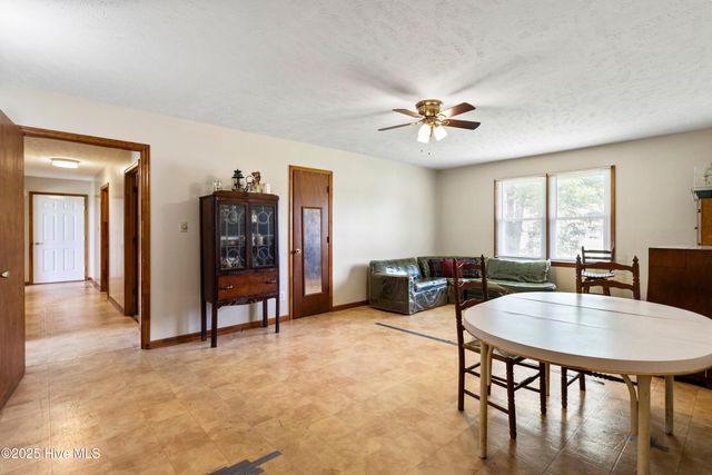 103 Top Tobacco Road, Lake Waccamaw, NC 28450