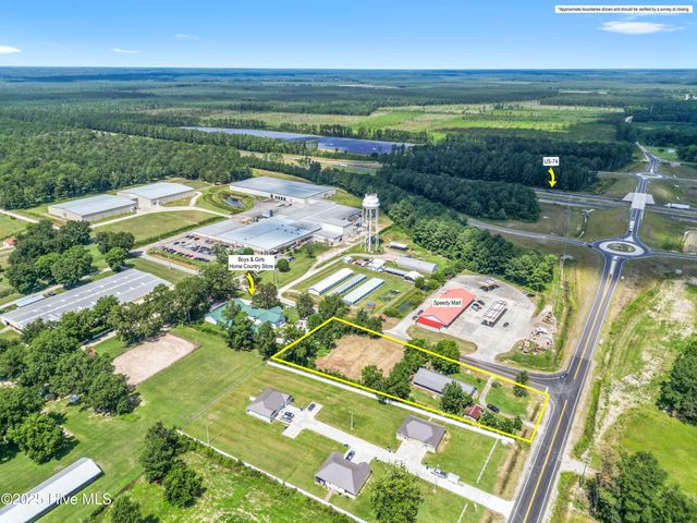 103 Top Tobacco Road, Lake Waccamaw, NC 28450