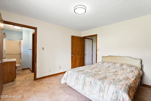 103 Top Tobacco Road, Lake Waccamaw, NC 28450