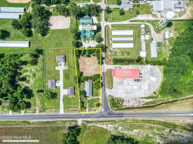 103 Top Tobacco Road, Lake Waccamaw, NC 28450