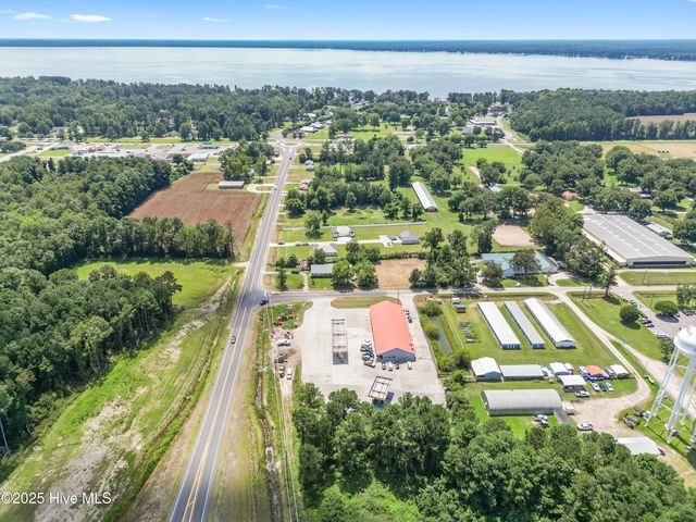 103 Top Tobacco Road, Lake Waccamaw, NC 28450