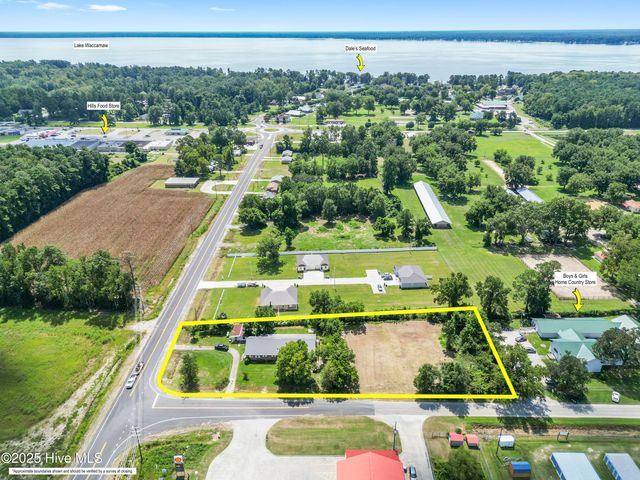 103 Top Tobacco Road, Lake Waccamaw, NC 28450