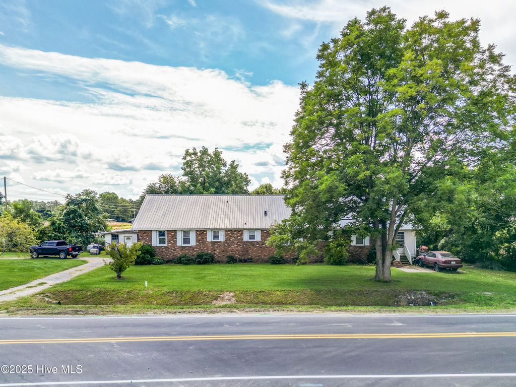 103 Top Tobacco Road, Lake Waccamaw, NC 28450