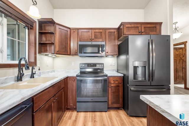 1217 N Lalley Ln Lane, Sioux Falls, SD 57107