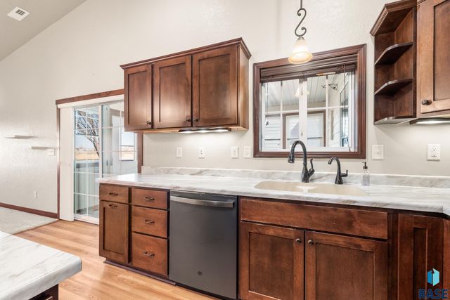 1217 N Lalley Ln Lane, Sioux Falls, SD 57107