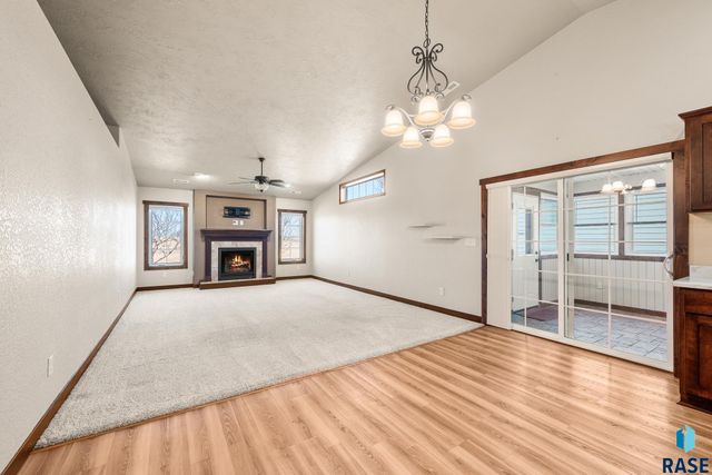 1217 N Lalley Ln Lane, Sioux Falls, SD 57107