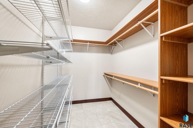 1217 N Lalley Ln Lane, Sioux Falls, SD 57107