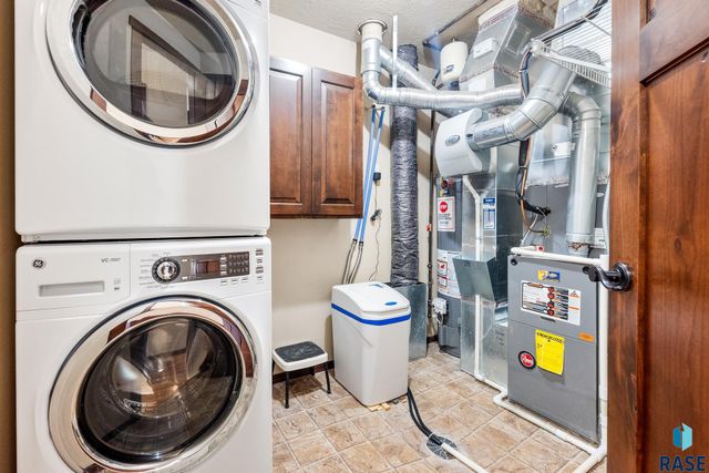 1217 N Lalley Ln Lane, Sioux Falls, SD 57107