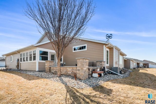 1217 N Lalley Ln Lane, Sioux Falls, SD 57107