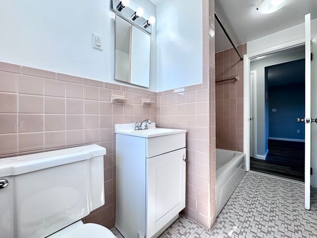 2 Old Colony Ln 5, Arlington, MA 02476