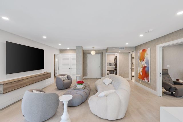 100 SE 5th Avenue 106, Boca Raton, FL 33432